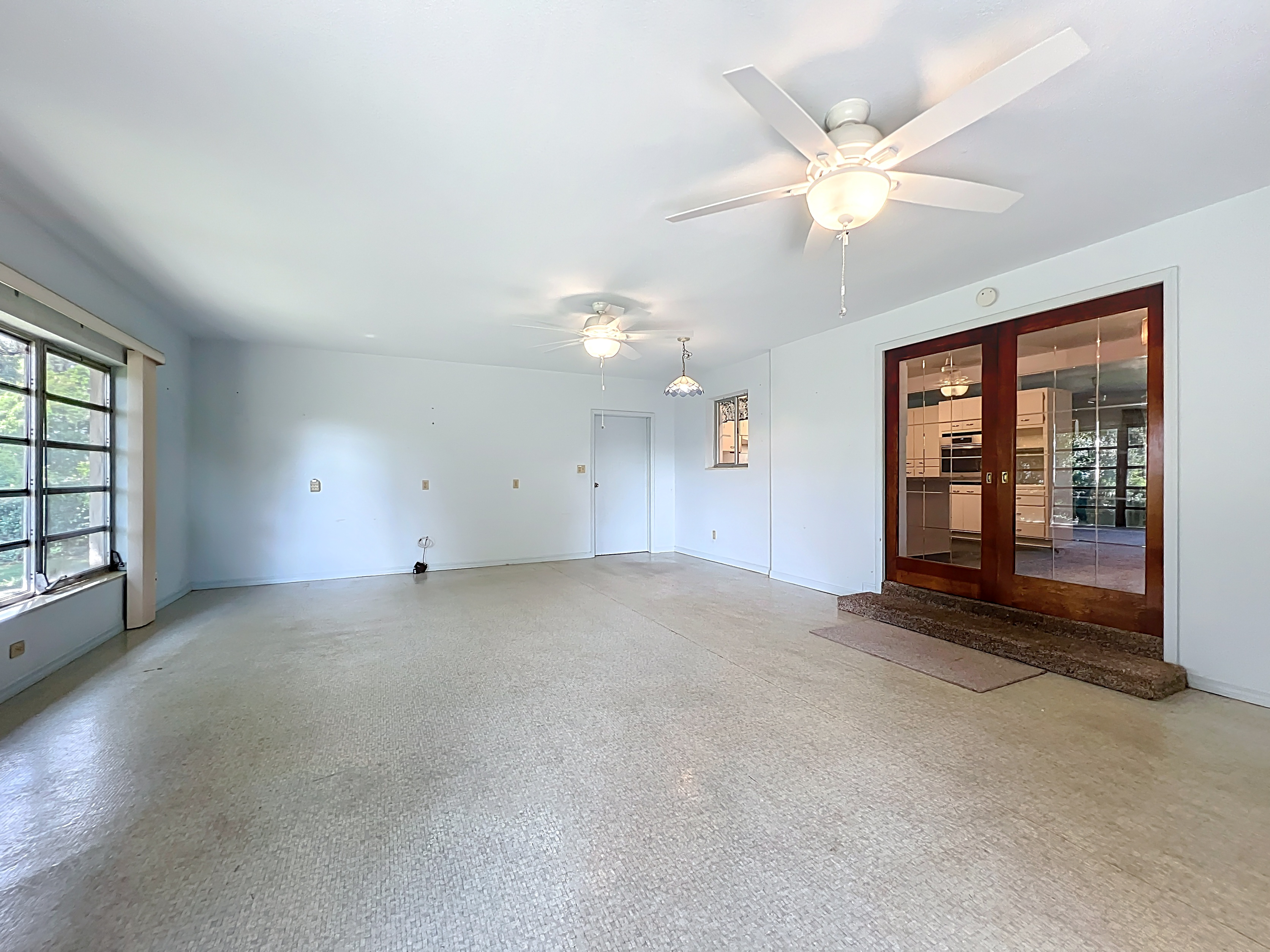 BIG SAVINGS! - 1550 AVENUE C NE - WINTER HAVEN - $260,000